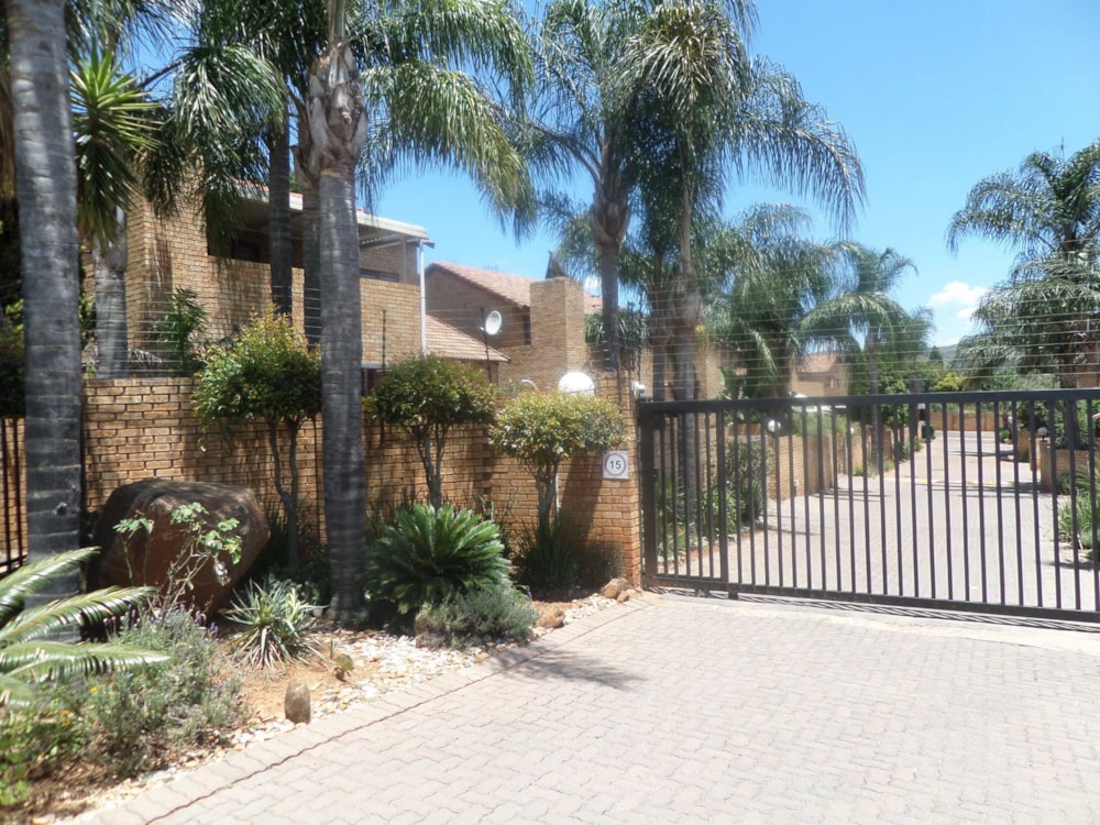 Townhouse for sale in Ruimsig - RAN1734876