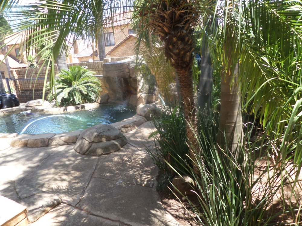 Townhouse for sale in Ruimsig - RAN1734876