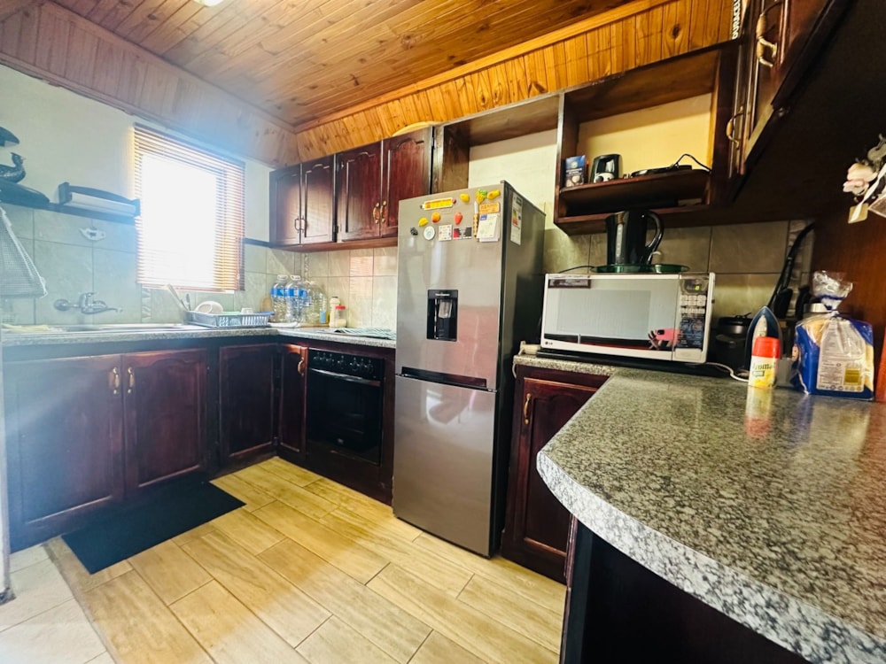 Security complex home for sale in Veldenvlei - 1RY1731450 Security complex home for sale in Veldenvlei - 1RY1731450