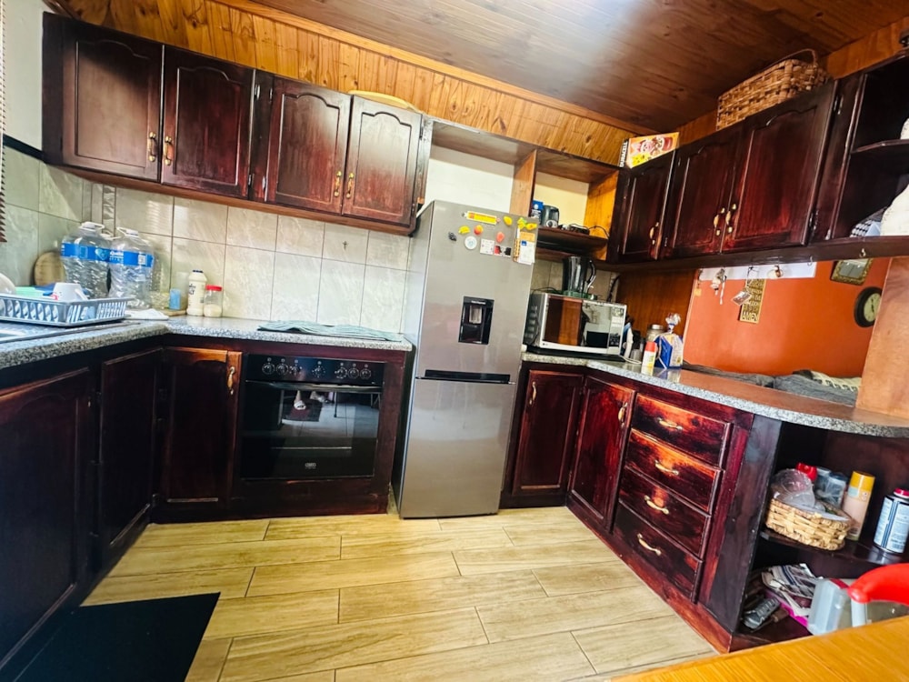 Security complex home for sale in Veldenvlei - 1RY1731450 Security complex home for sale in Veldenvlei - 1RY1731450