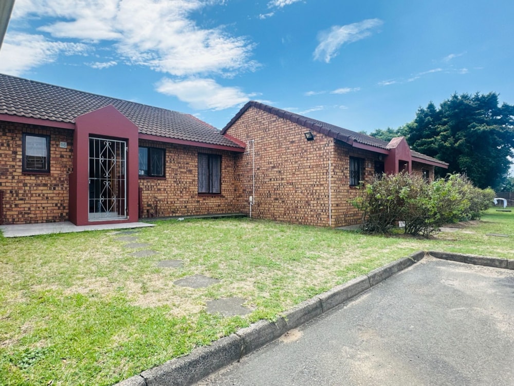 Security complex home for sale in Veldenvlei - 1RY1731450 Security complex home for sale in Veldenvlei - 1RY1731450