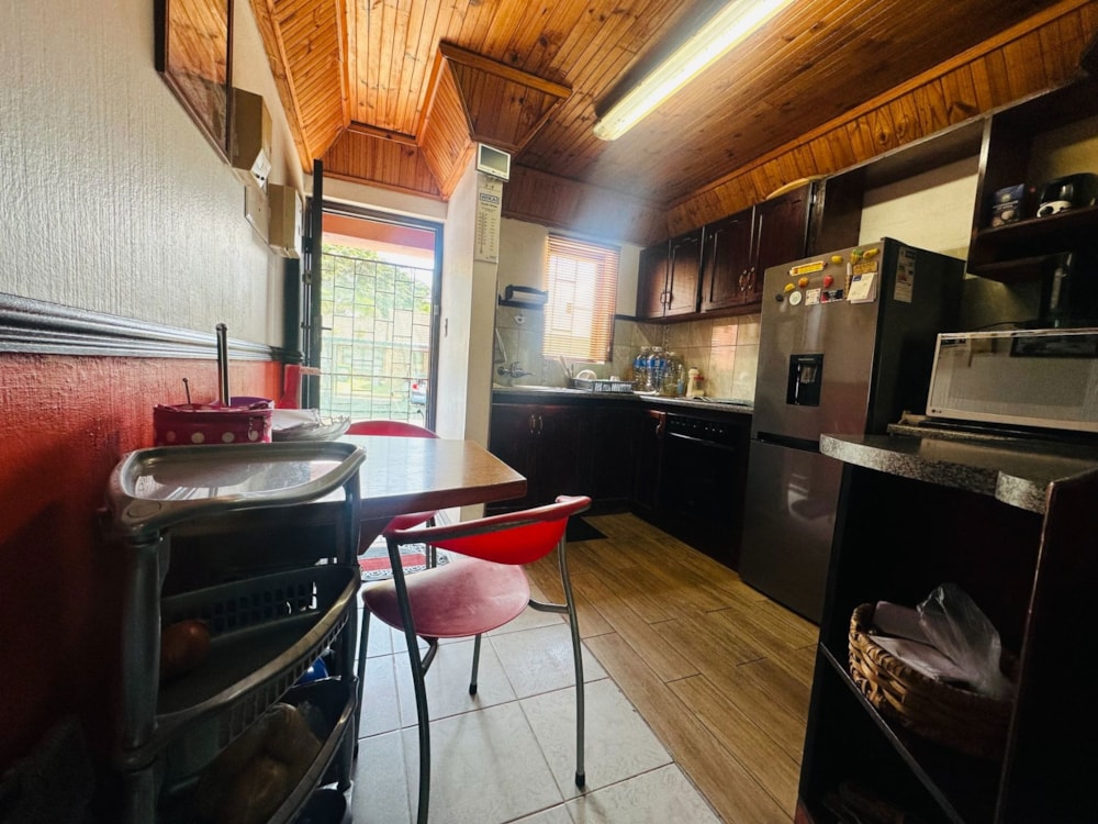 Security complex home for sale in Veldenvlei - 1RY1731450 Security complex home for sale in Veldenvlei - 1RY1731450