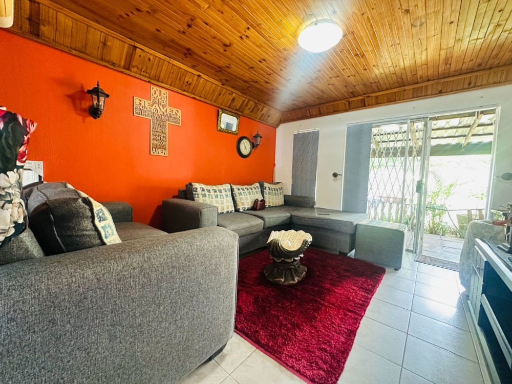 Security complex home for sale in Veldenvlei - 1RY1731450 Security complex home for sale in Veldenvlei - 1RY1731450