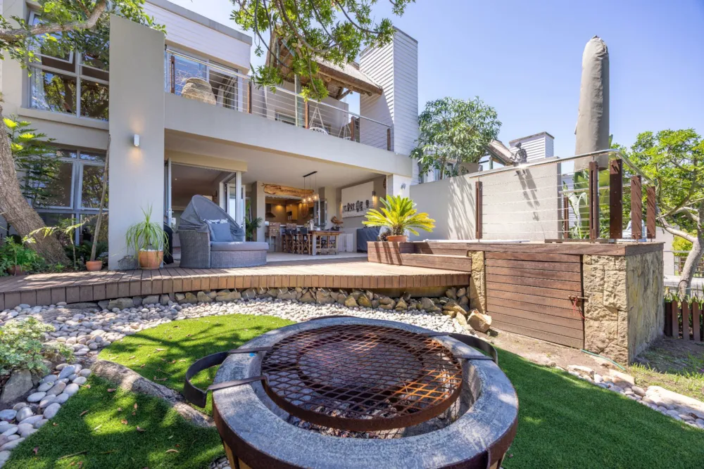 Security complex home to rent in Plettenberg Bay - 1KG1720774 Security complex home to rent in Plettenberg Bay - 1KG1720774