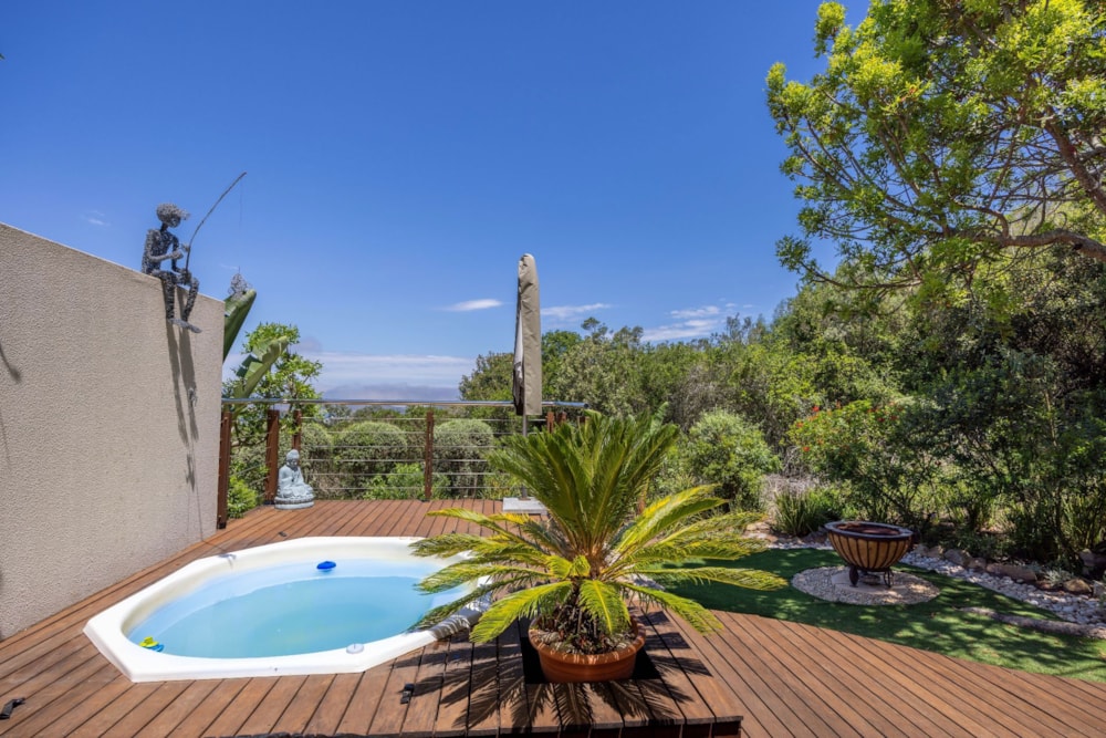 Multi-storey apartment to rent in Plettenberg Bay - 1KG1720774