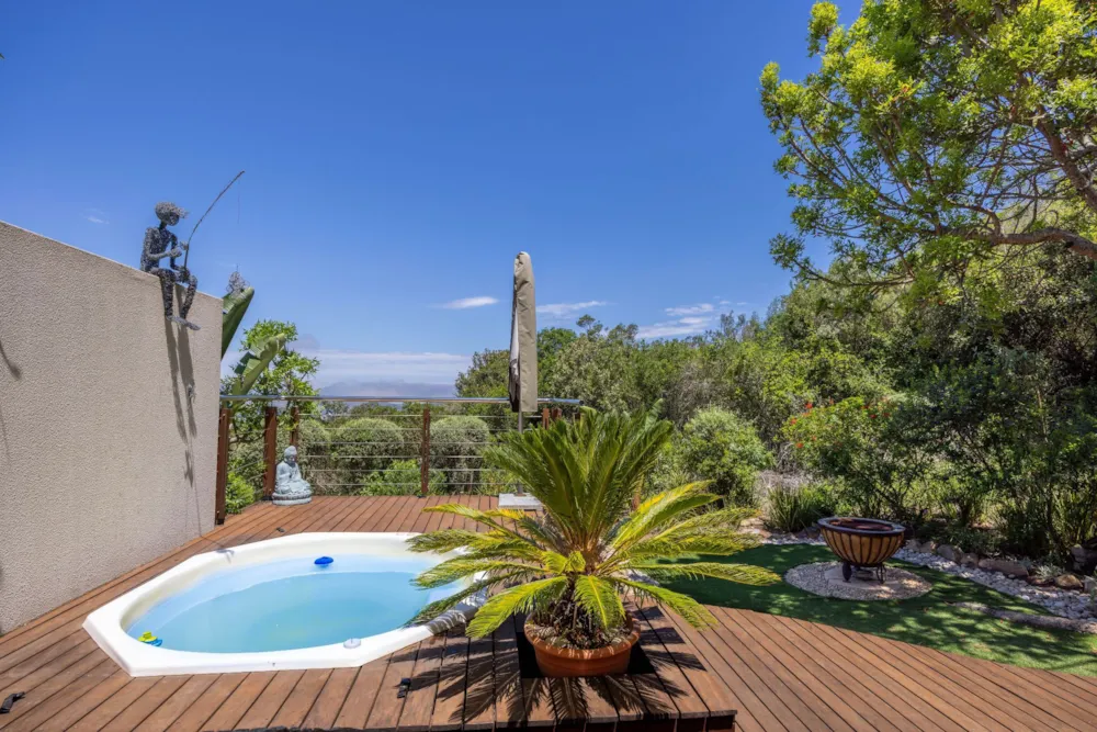 Security complex home to rent in Plettenberg Bay - 1KG1720774 Security complex home to rent in Plettenberg Bay - 1KG1720774