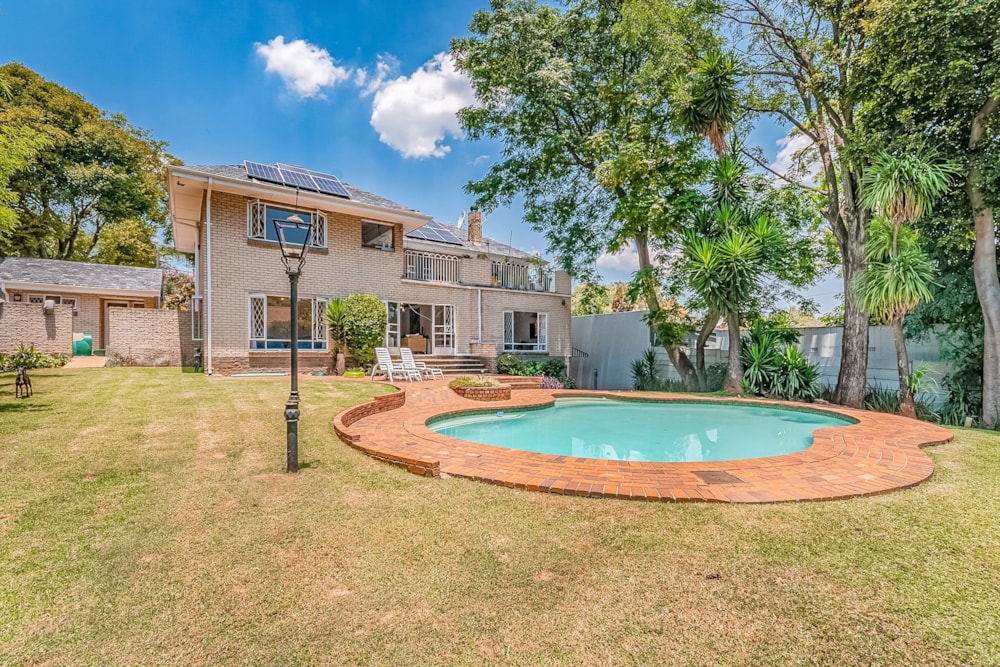 Double-storey house to rent in Parkwood, Johannesburg - JBL1729407