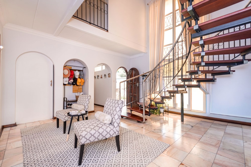 Double-storey house to rent in Parkwood, Johannesburg - JBL1729407