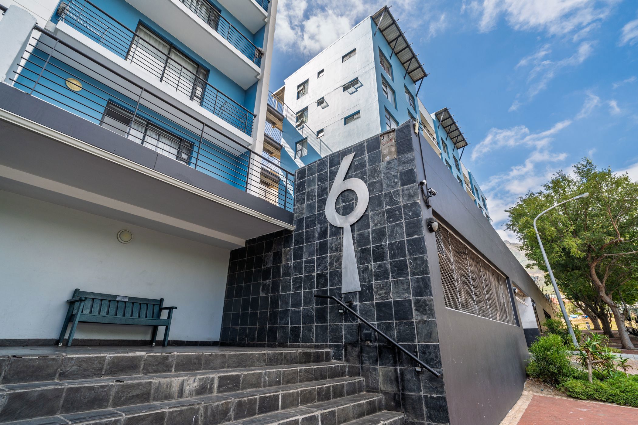 Bachelor apartment for sale in Zonnebloem - KW1730919