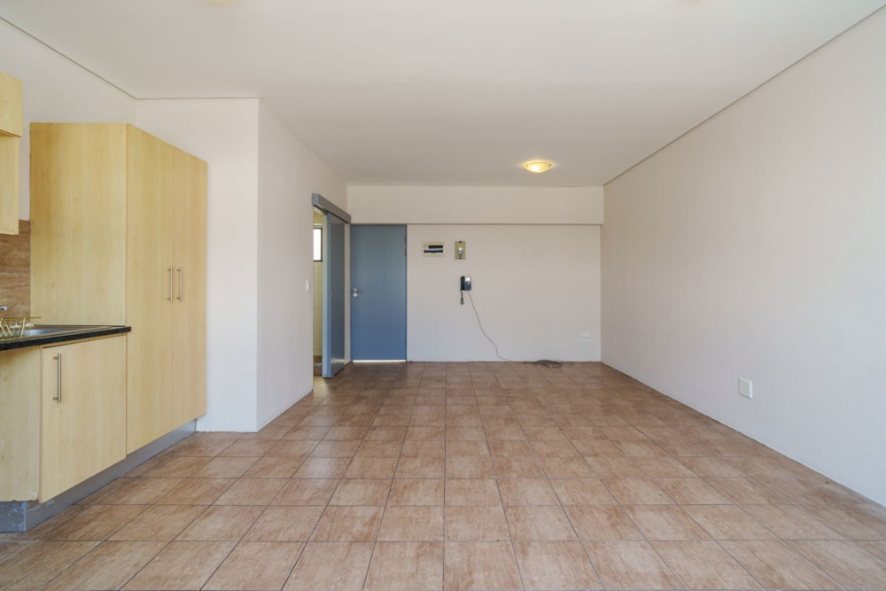 Bachelor apartment for sale in Zonnebloem - KW1730919