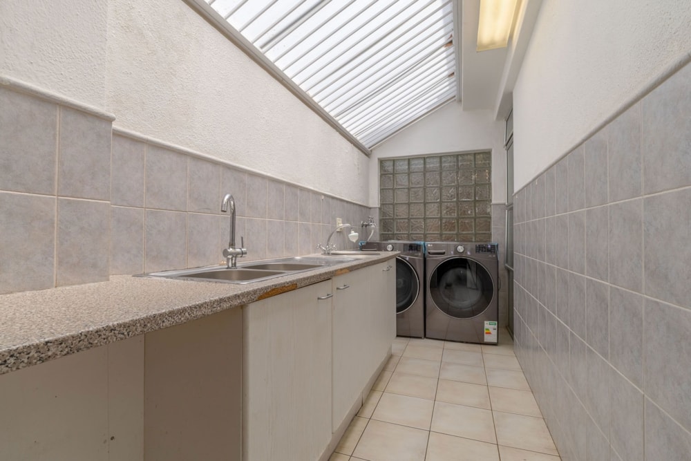 Apartment for sale in Northcliff, Johannesburg - RAN1728385