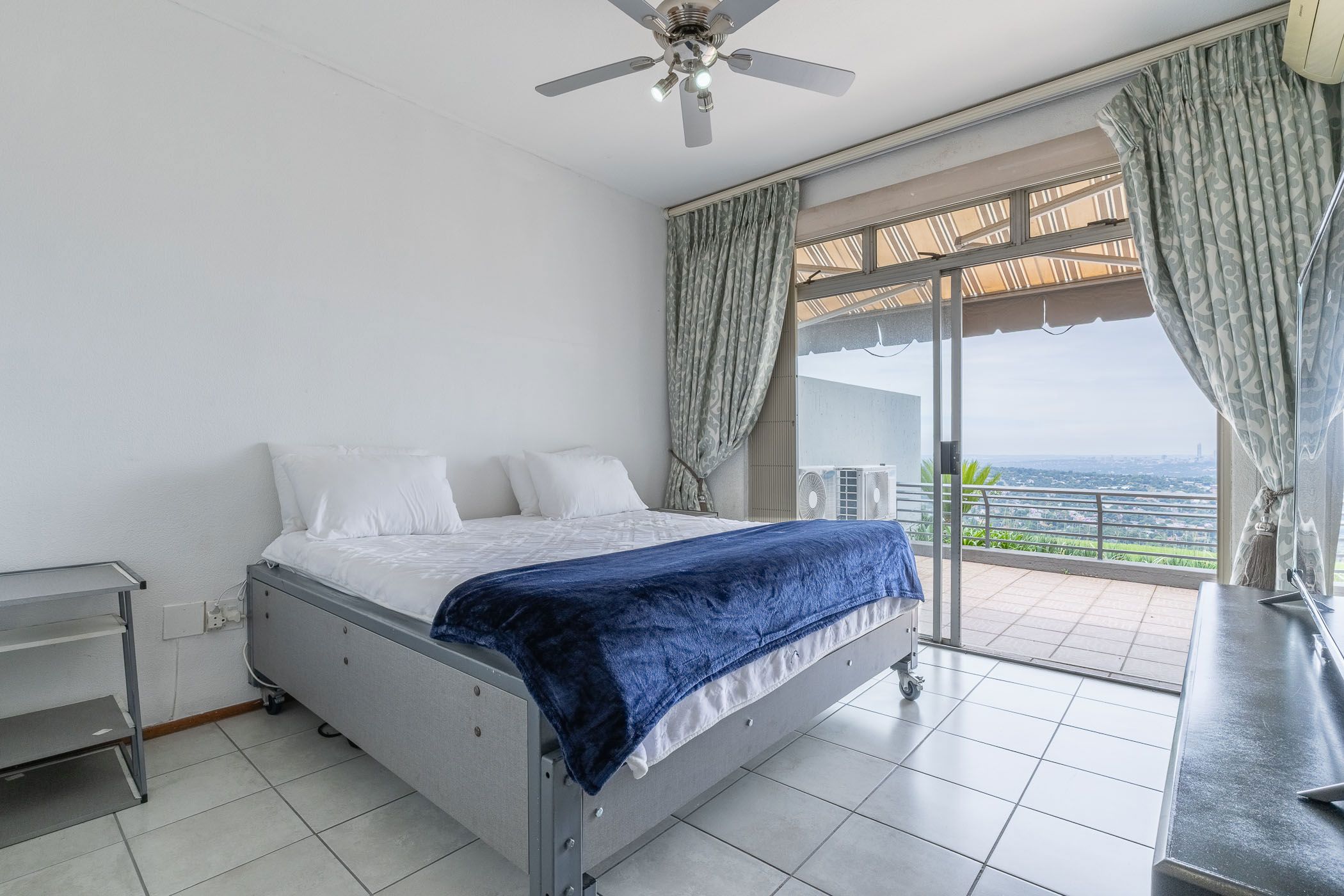 Apartment for sale in Northcliff, Johannesburg - RAN1728385