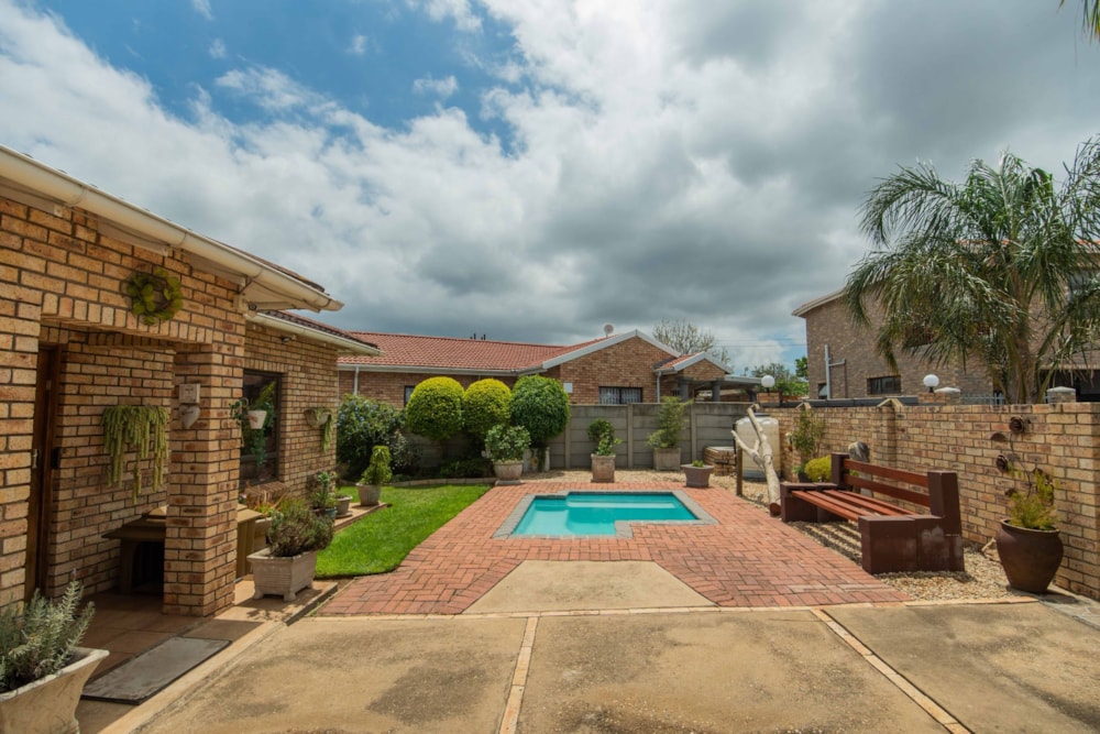 Townhouse for sale in Vanes Estate - 1UK1728175