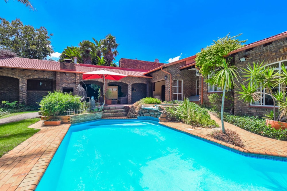 House for sale in Douglasdale - FW1730527