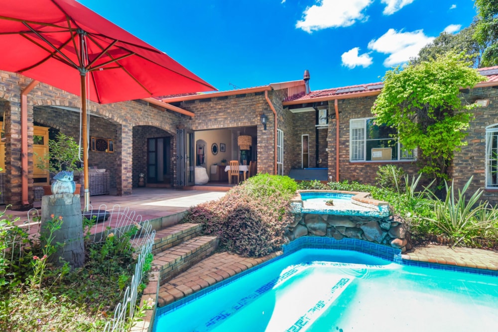 House for sale in Douglasdale - FW1730527