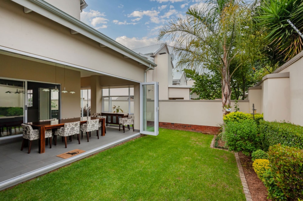 Townhouse for sale in Bryanston - RAN1729573
