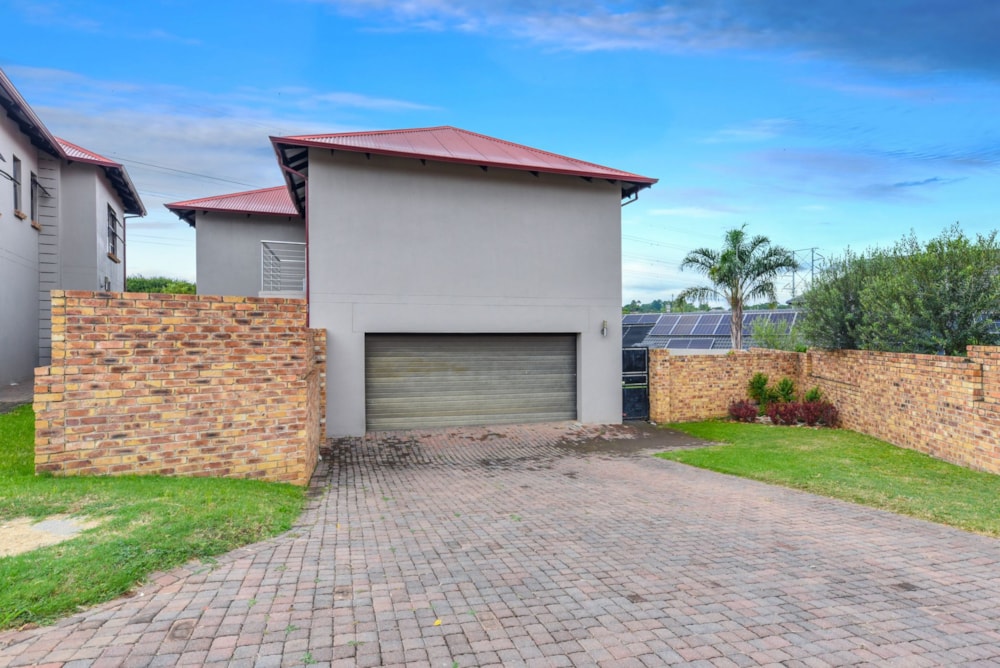 House for sale in Cedar Creek - FW1731975