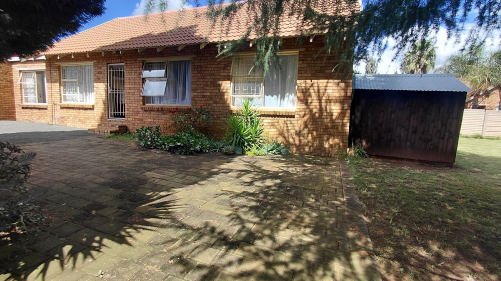 Townhouse for sale in Spitskop - 1BX1735320 Townhouse for sale in Spitskop - 1BX1735320