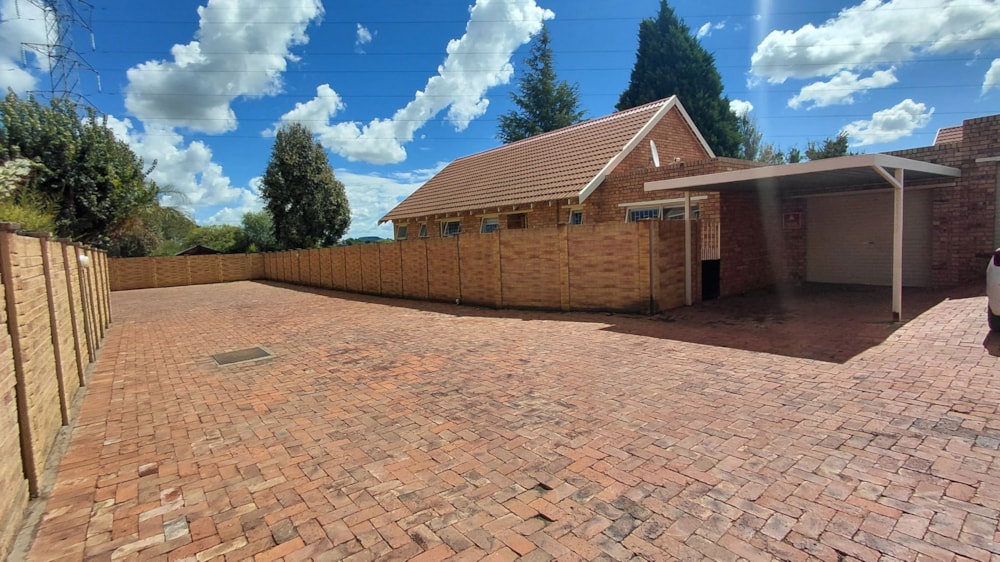 Townhouse for sale in Spitskop - 1BX1735320 Townhouse for sale in Spitskop - 1BX1735320