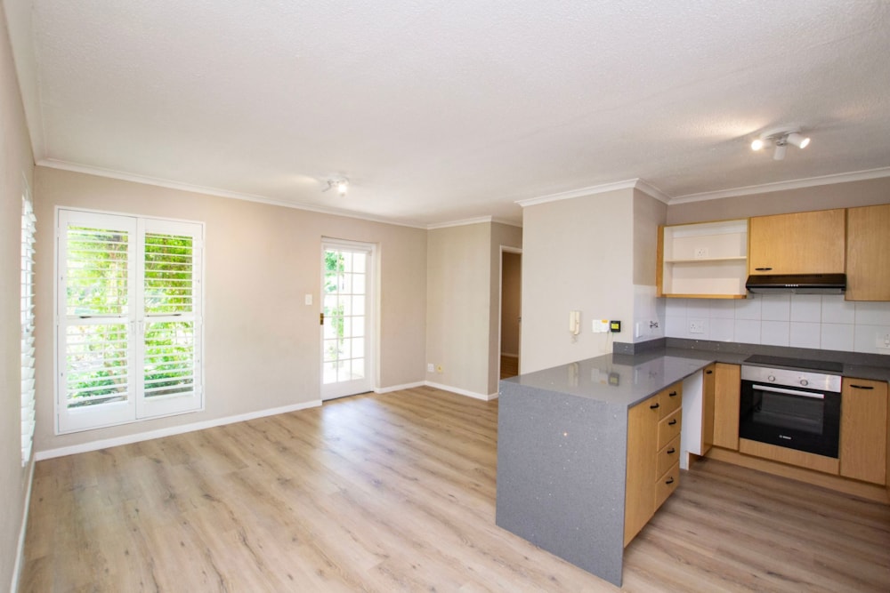 Apartment for sale in Onder Papegaaiberg - ST1733844