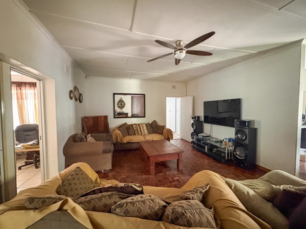 House for sale in Mbombela Ext 5 (Nelspruit Ext 5) - 1NS1732932