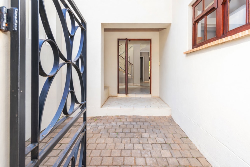 Townhouse to rent in Boardwalk Manor Estate - PTL1733227