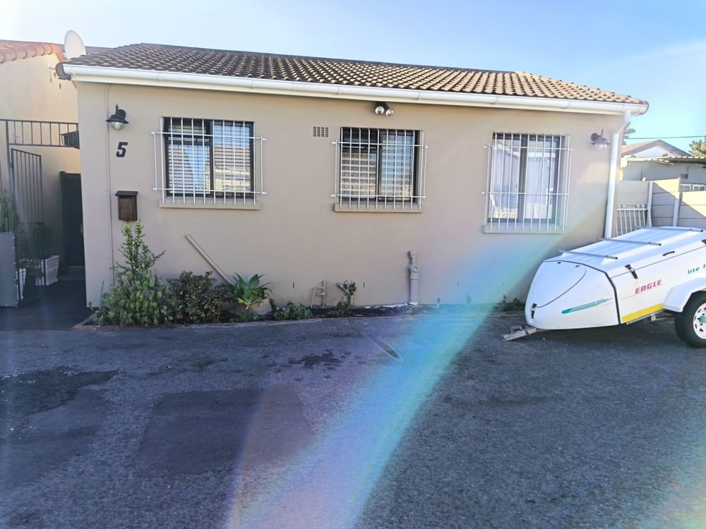 Apartment for sale in Grassy Park - 1OT1734583