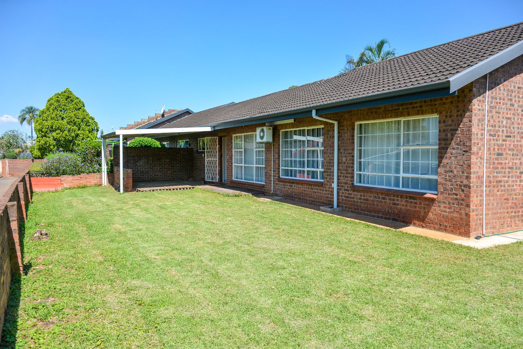 Townhouse for sale in Wembley - 1PM1734704