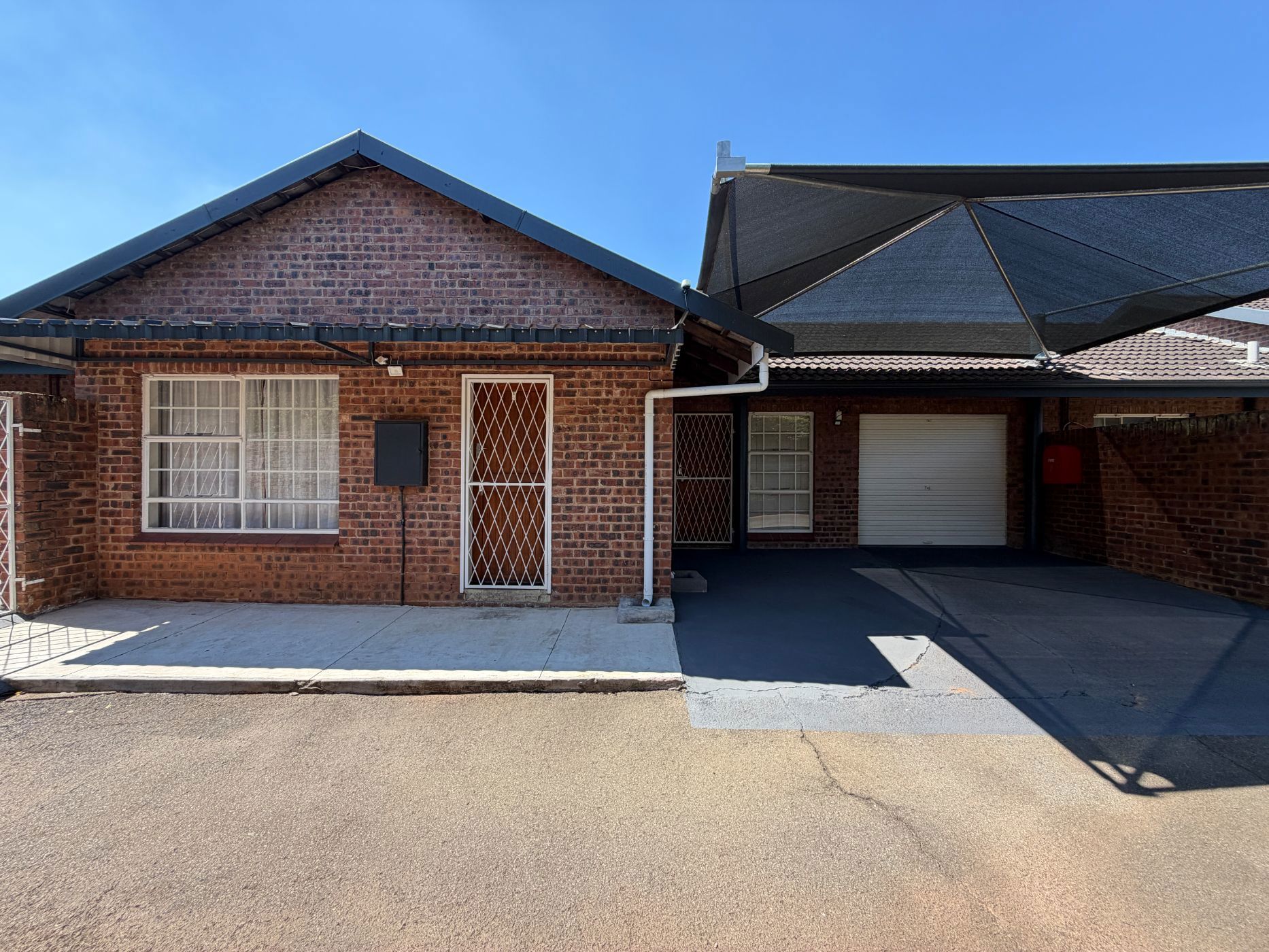 Townhouse for sale in Wembley - 1PM1734704