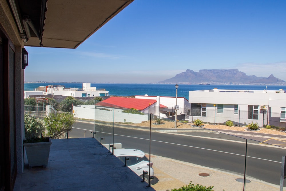 Multi-storey house for sale in Bloubergstrand - 1TV1733407