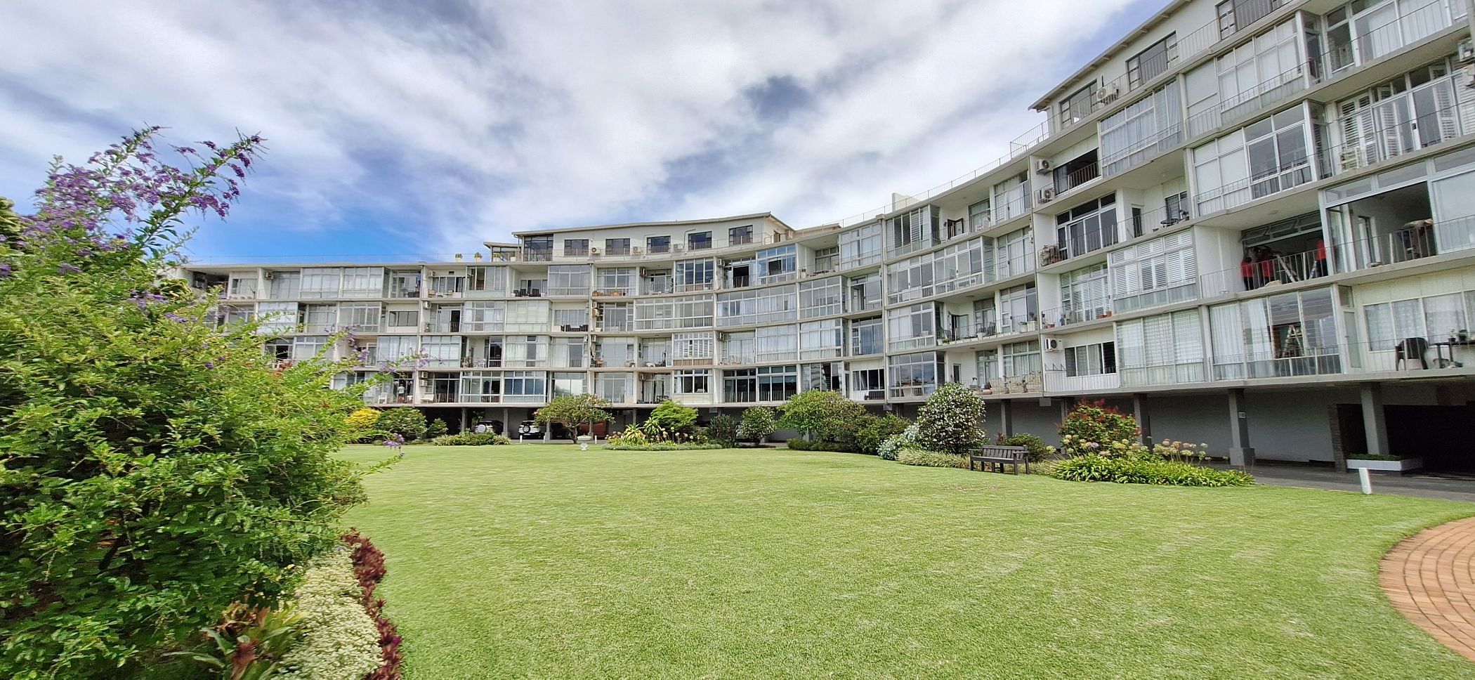 Apartment for sale in uMhlanga Rocks - 1ND1733598