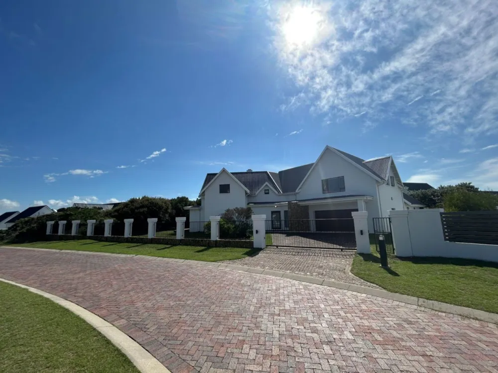 House for sale in St Francis Links - 1SA1735115 House for sale in St Francis Links - 1SA1735115