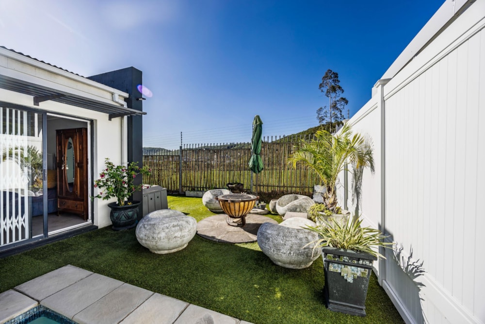 Townhouse for sale in Nahoon Valley Park - 1EZ1732342 Townhouse for sale in Nahoon Valley Park - 1EZ1732342