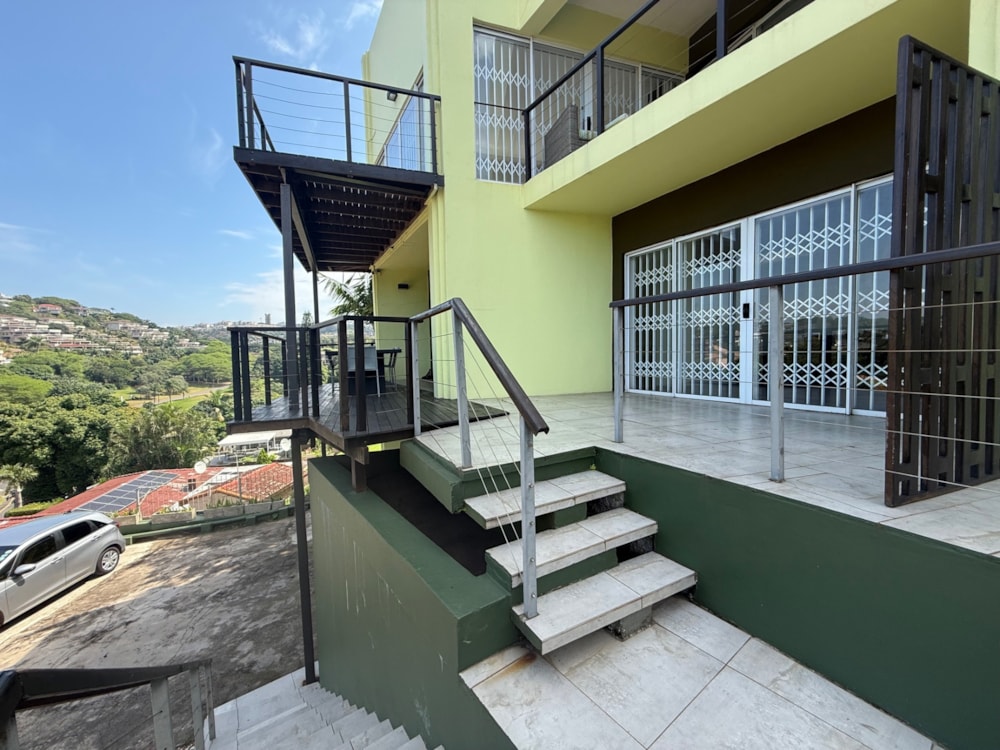 Double-storey house to rent in La Lucia - 1ND1735157