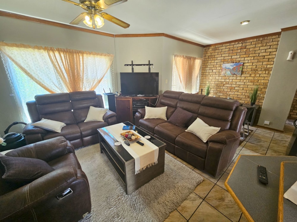 Townhouse for sale in Uitsig, Bloemfontein - 1BX1734603