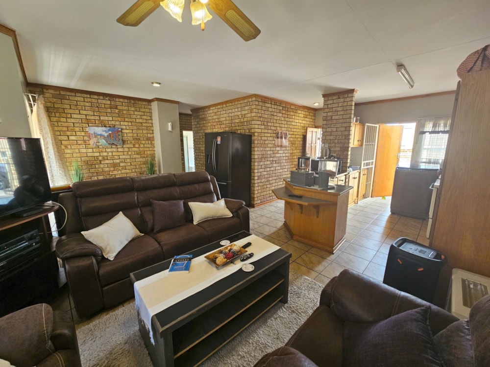 Townhouse for sale in Uitsig, Bloemfontein - 1BX1734603