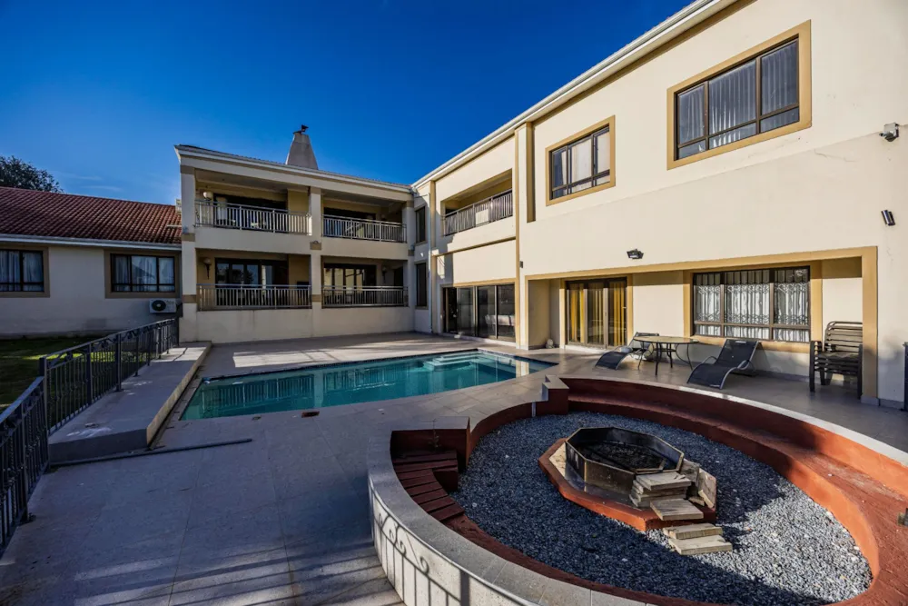 House for sale in Beacon Bay - 1EZ1730149