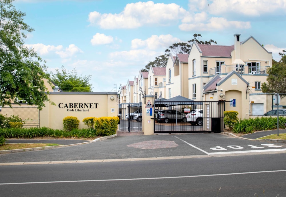 Apartment for sale in Onder Papegaaiberg - ST1736577