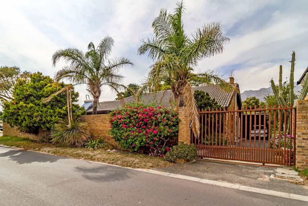 House sold in Gordons Bay - SW1735267 House sold in Gordons Bay - SW1735267
