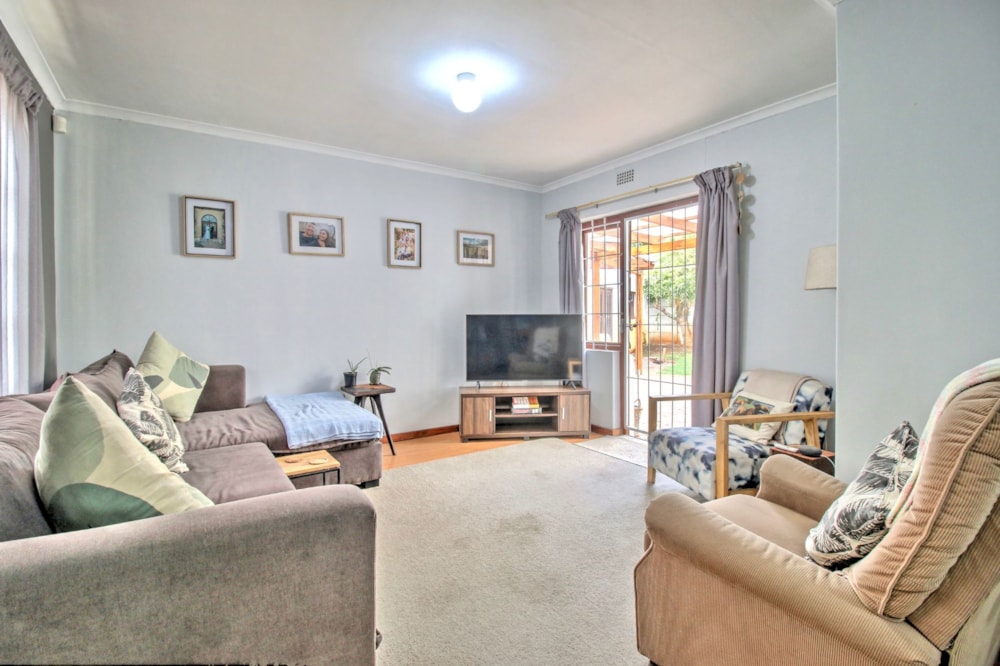 House let in Edgemead - 1PLA1735140