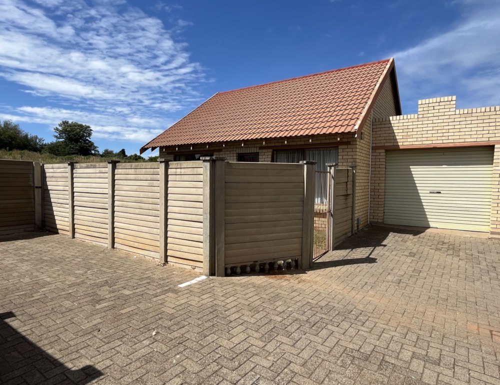 Townhouse for sale in Langenhovenpark - 1BX1738235 Townhouse for sale in Langenhovenpark - 1BX1738235