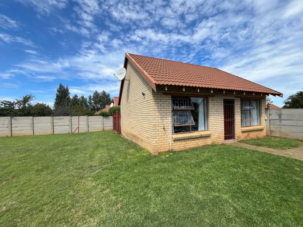 Townhouse for sale in Langenhovenpark - 1BX1738235 Townhouse for sale in Langenhovenpark - 1BX1738235
