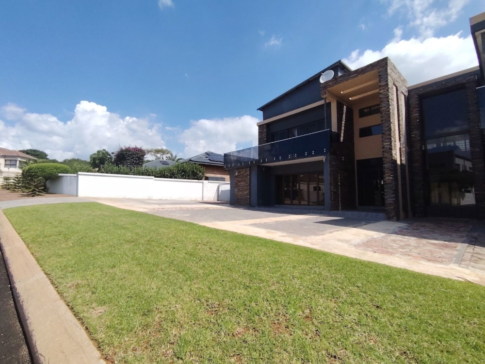 Double-storey house for sale in Bendor - 1PS1735396