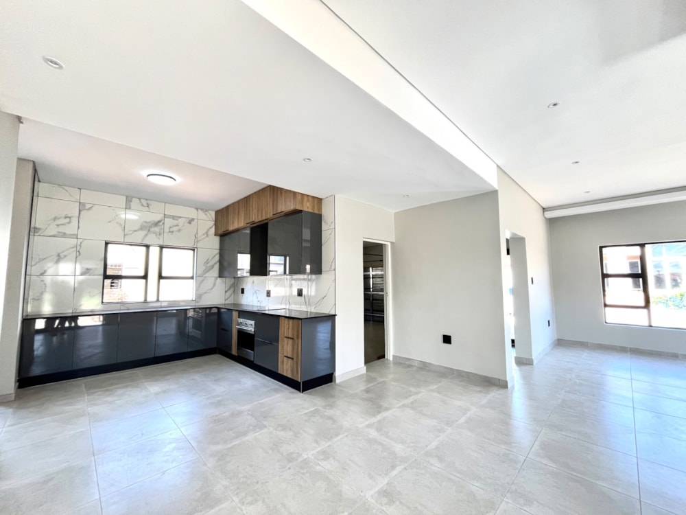 Single-storey house for sale in Bendor Park - 1PS1734826