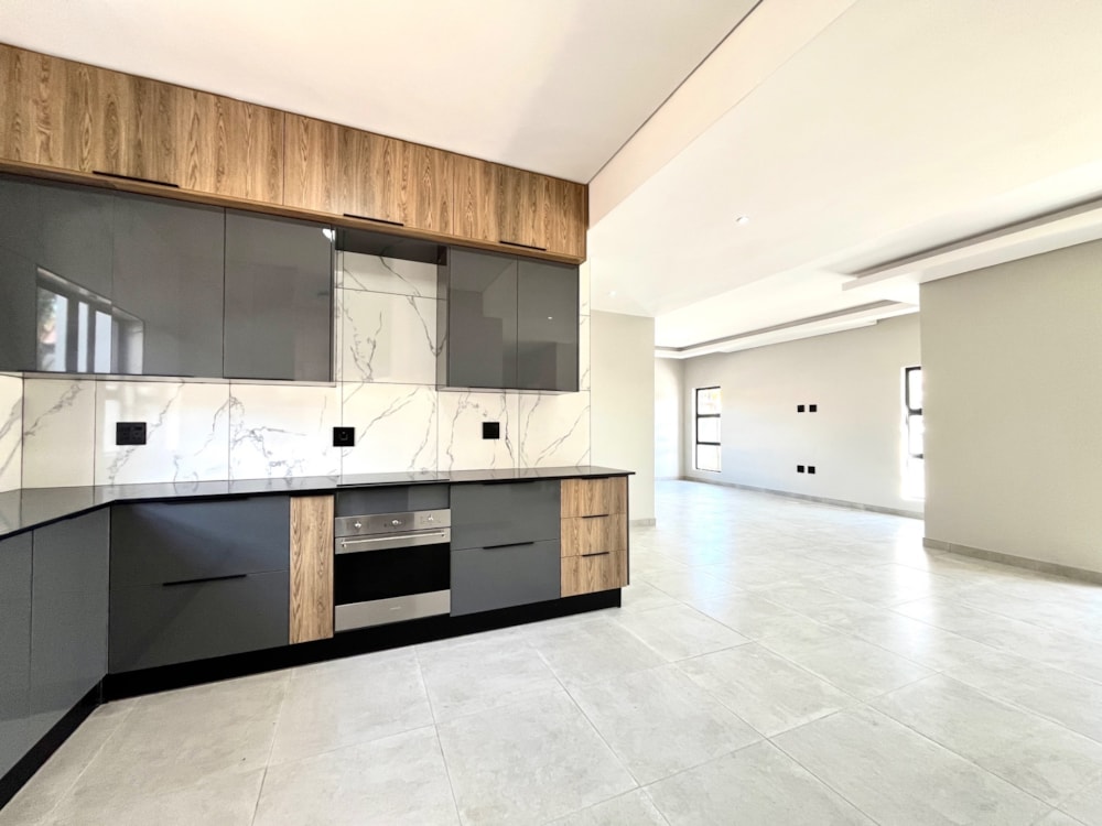 Single-storey house for sale in Bendor Park - 1PS1734826