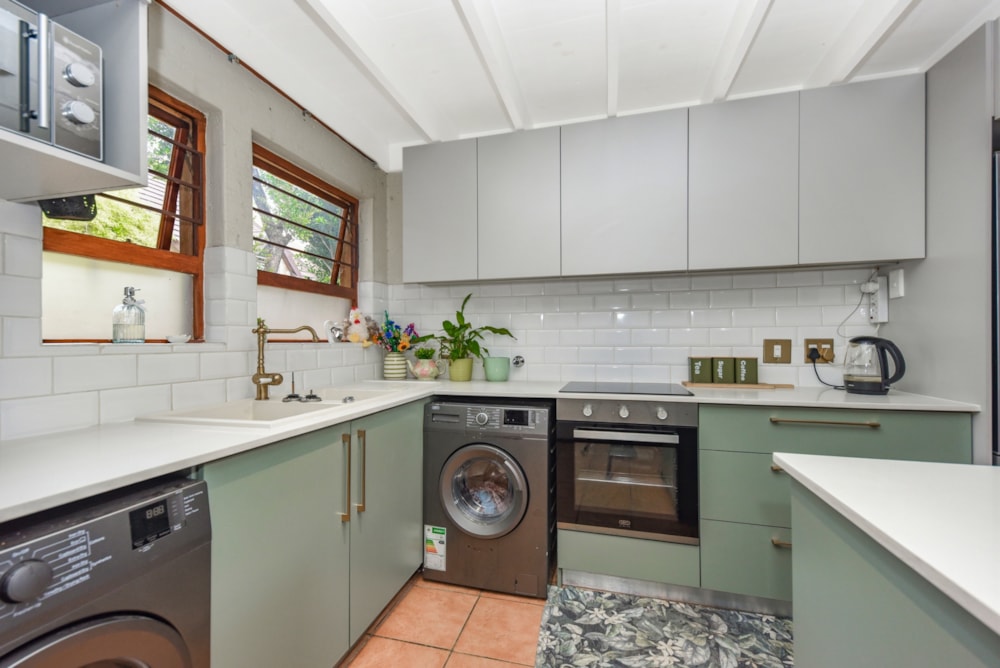 Townhouse for sale in Douglasdale - FW1736503