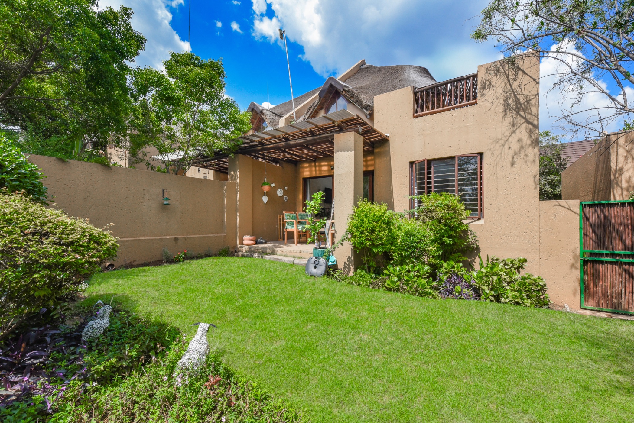 Townhouse for sale in Douglasdale - FW1736503