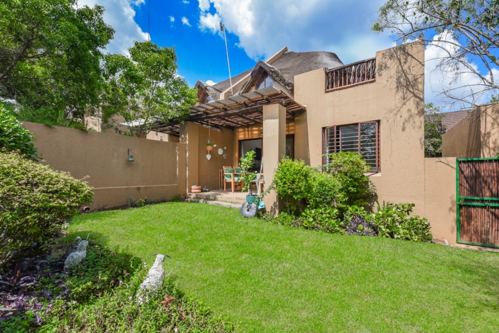 Townhouse for sale in Douglasdale - FW1736503