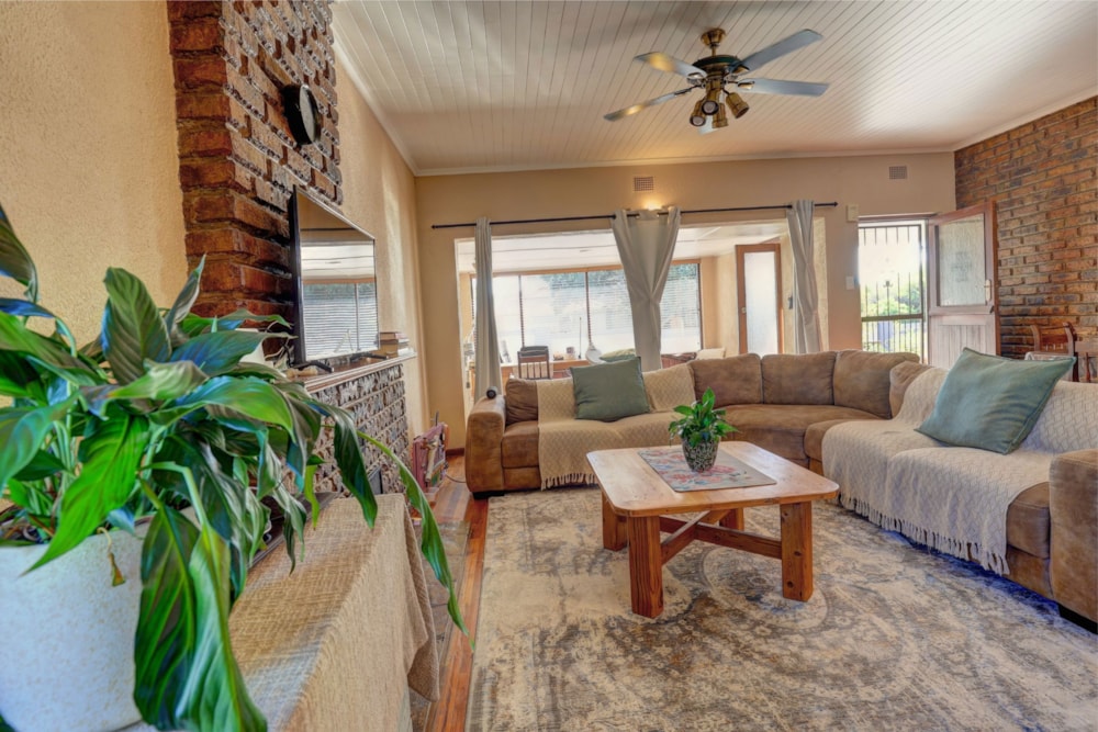 House for sale in Mossel Bay Central - 1MB1734572