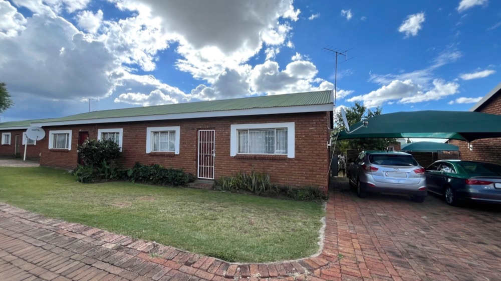 Townhouse for sale in Bendor Park - 1PS1734652